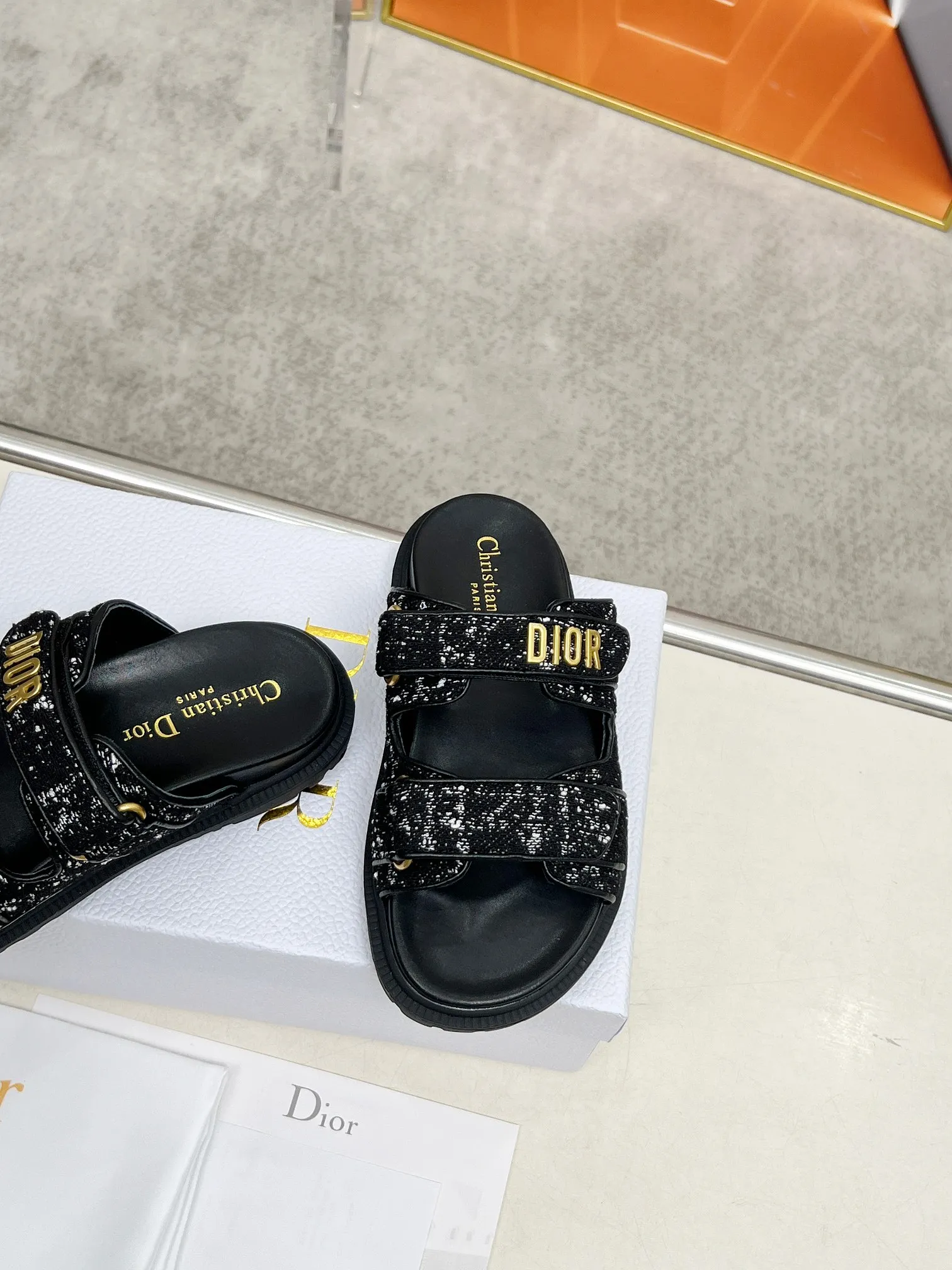 👟👟Ex-factory price 480👟👟Dior👏👏New classic style. 🔥Purchasing-level qualityThick-soled slippers popular in foreign counters. Upper➕Inner: original customized material, original mold opening of sole 1.1 (lightweight, code number 35-40 (41/42 can be customized)
